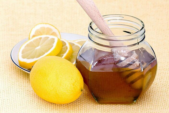 Lemon dan madu adalah bahan untuk masker yang memutihkan dan mengencangkan kulit wajah secara sempurna